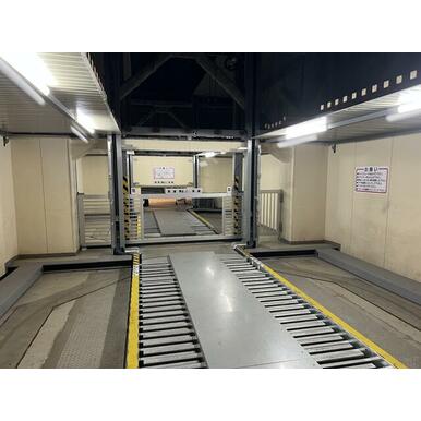 賃貸駐車場 シーズンフラッツ上杉 敷地内機械式駐車場 駐車場 室内