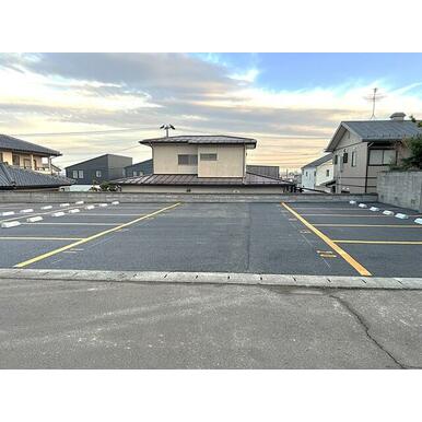 賃貸駐車場 中山２丁目月極駐車場 駐車場 室内